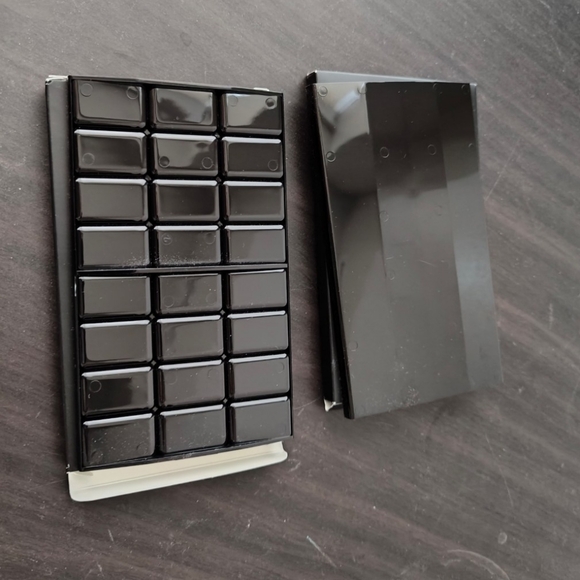 MAC Pro Customizable Palettes - Picture 3 of 4